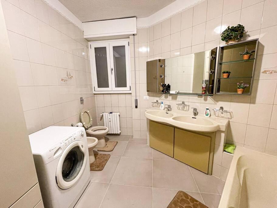 III - Cozy Single Room A Мілан Екстер'єр фото
